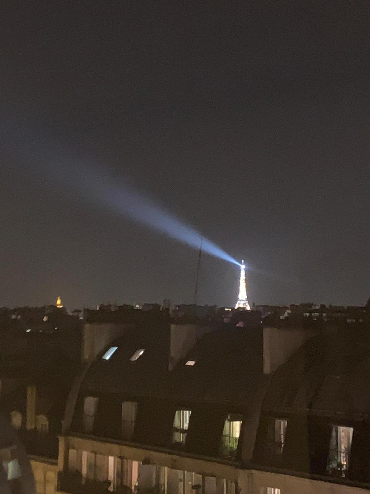 Apartamento Amazing Eiffel Views At Cool Central Area París Exterior foto